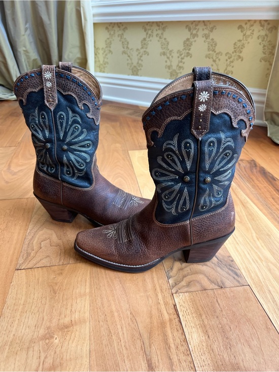 Ariat Shoes - Women’s Size 8.5 Ariat Daisy Western Cowboy Boots